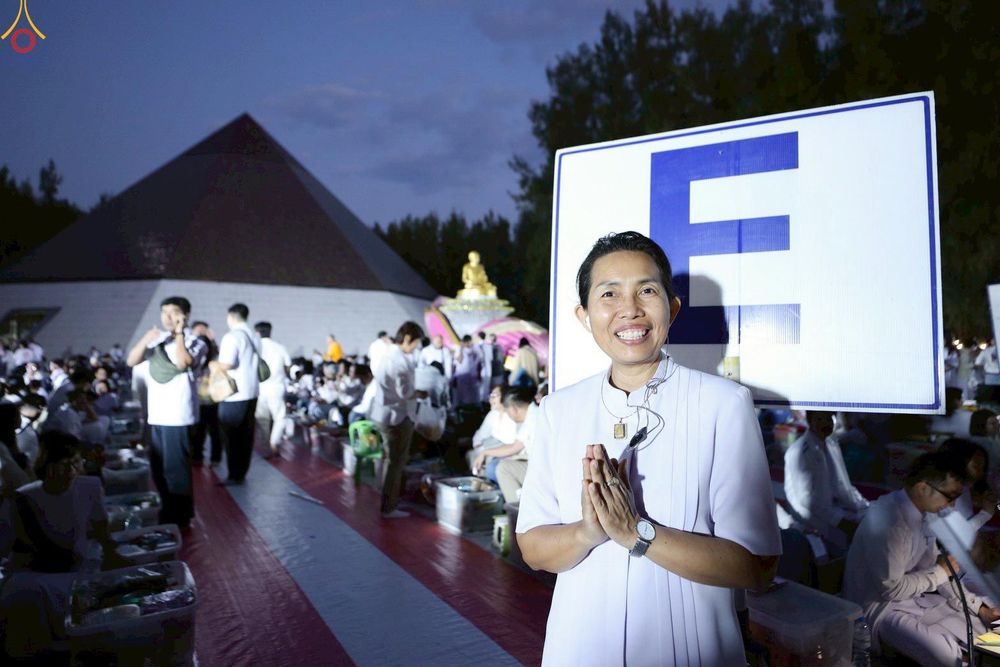 ภาพ No.300674:ภาพเบื้องหลังอาสาสมัครรวมใจ ชุดที่ 3 ในโครงการธรรมยาตรา กตัญญูบูชา มหาปูชนียาจารย์ พระมงคลเทพมุนี(สด จนฺทสโร) พระผู้ปราบมาร อนุสรณ์สถาน 7 แห่ง ปีที่ 14