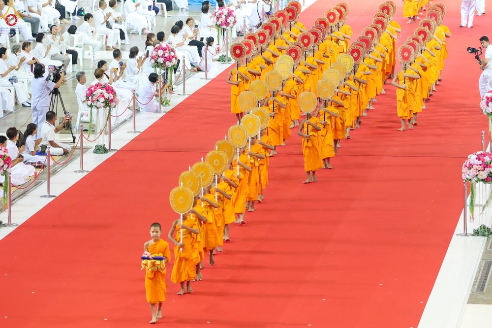 ภาพ No.338930:วันอาทิตย์ที่ 12 กรกฎาคม พ.ศ.2569 พิธีมุทิตาผู้สอบได้เปรียญธรรม ประโยค 1-2 ถึง ป.ธ.9 และ บ.ศ.1-2 ถึง บ.ศ.6 สำนักศาสนศึกษาวัดพระธรรมกาย ประจำปี 2569, พิธีมอบตราตั้งแต่งตั้งอาจารย์ใหญ่ สำนักศาสนศึกษาวัดพระธรรมกาย