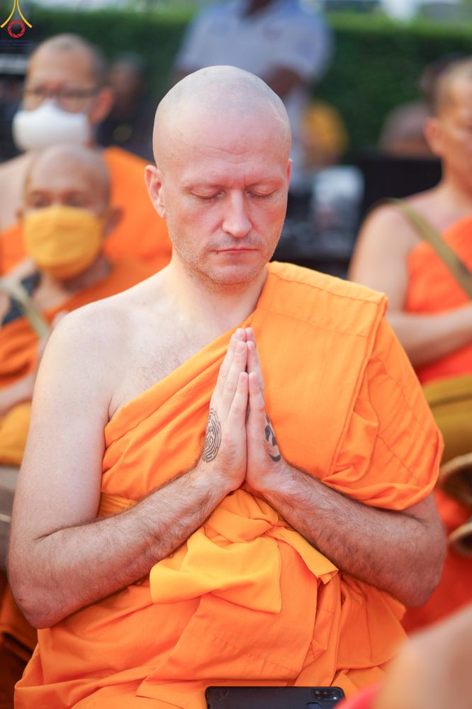 ภาพ No.321029:วันอาทิตย์ที่ ๑๒ เมษายน พ.ศ ๒๕๖๙ พิธีตักบาตรปี๋ใหม่เมืองพระภิกษุสงฆ์ ๓๓๙ รูป  อุทิศถวายพระราชกุศลสมเด็จพระนางสิริกิติ์  พระบรมราชินีนาถ พระบรมราชชนนีพันปีหลวง และฉลองเมืองแม่แตงครบรอบ ๑๑๙ ปี ณ ลานโรงแรมแอร์ไดมอนด์ อำเภอแม่แตง จังหวัดเชียงใหม่