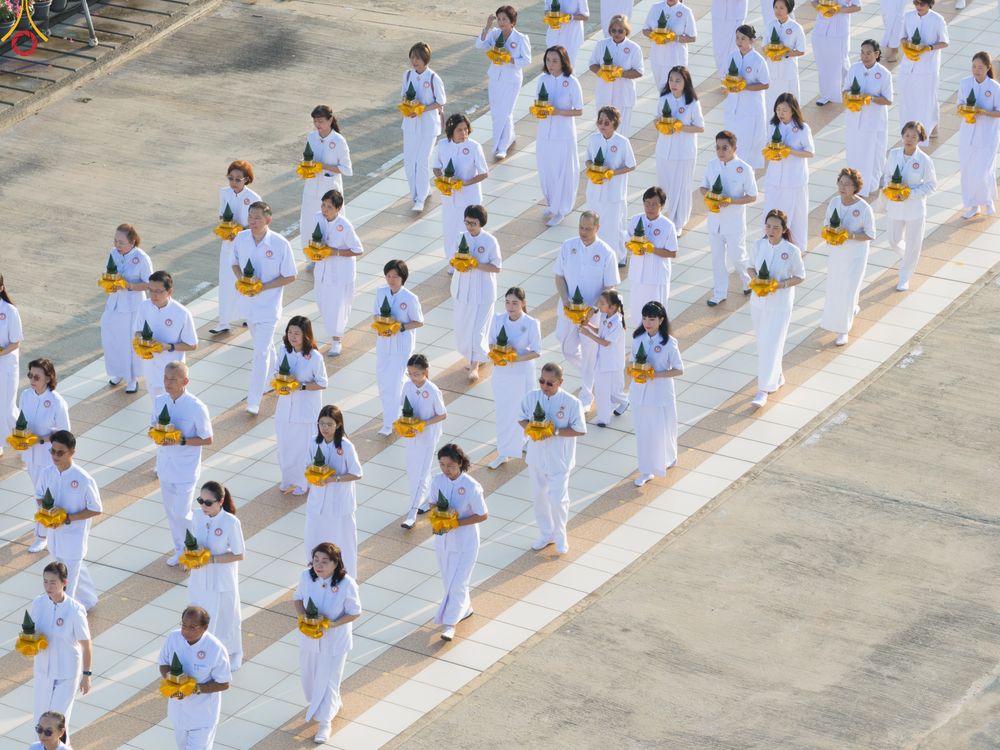 ภาพ No.330401:วันวิสาขบูชา อาทิตย์ที่ 31 พฤษภาคม พ.ศ.2569 พิธีเวียนประทักษิณ และพิธีวันทาเจดีย์ ณ พระมหาธรรมกายเจดีย์ วัดพระธรรมกาย จังหวัดปทุมธานี
