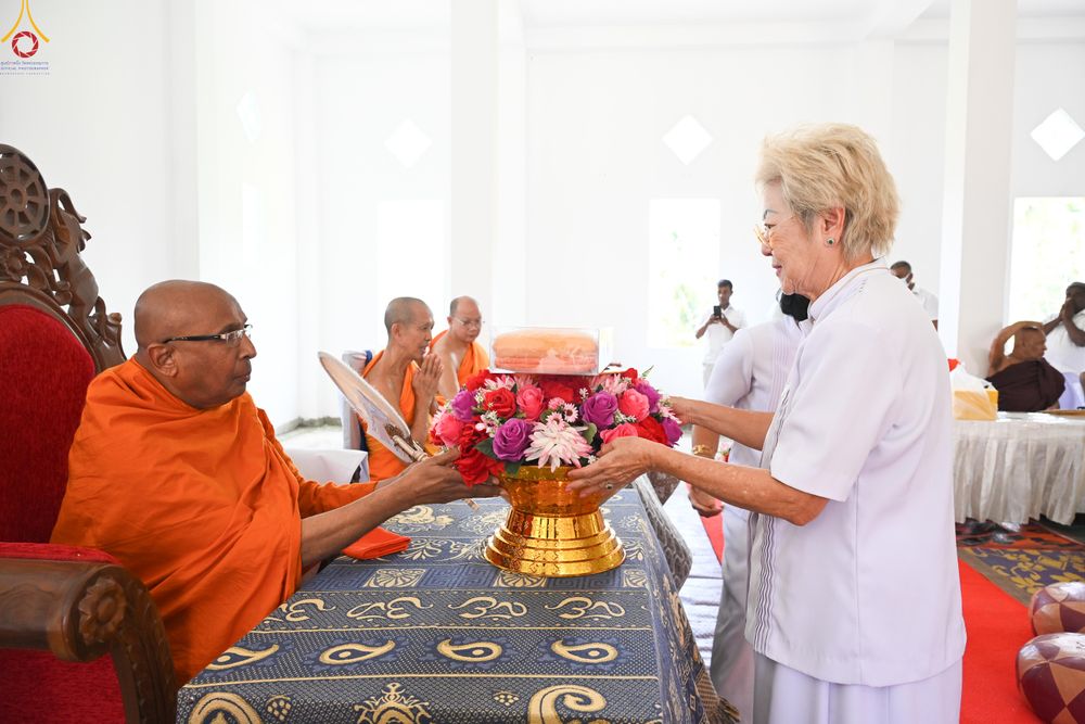 ภาพ No.284328:วันที่ 28 ตุลาคม พ.ศ.2568 กฐินสมทบต่างประเทศ โดยคณะศิษยานุศิษย์ บูชาธรรม 81 ปี หลวงพ่อธัมมชโย ณ วัดศรีสุคตาราม บาลังโกด้า ศรีลังกา