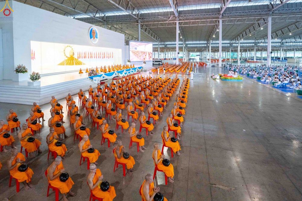 ภาพ No.345319:วันพฤหัสบดีที่ 27 สิงหาคม พ.ศ.2569 พิธีตักบาตรในวันธรรมชัย ณ สภาธรรมกายสากล วัดพระธรรมกาย ปทุมธานี