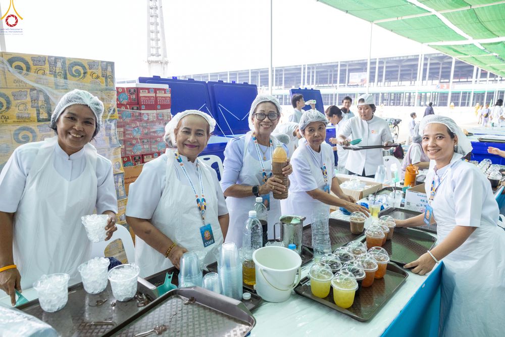 ภาพ No.323693:วันที่ 22 เมษายน พ.ศ.2569(วันคุ้มครองโลก) งานถวายมหาสังฆทาน 40,000 กว่าวัดทั่วประเทศ คณะสงฆ์ฉันภัตตาหารเพล