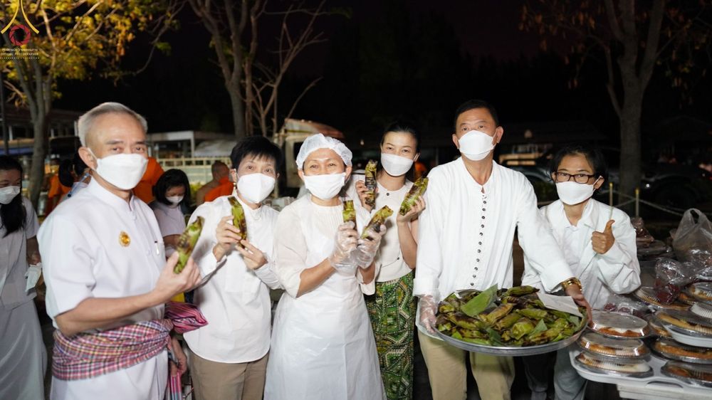 ภาพ No.71298:พิธีถวายภัตตาหารเป็นสังฆทาน แด่คณะพระธรรมยาตราฯ ในโครงการธรรมยาตรากตัญญูบูชา มหาปูชนียาจารย์ พระมงคลเทพมุนี(สด จนฺทสโร) พระผู้ปราบมาร อนุสรณ์สถาน 7 แห่ง ปีที่ 11 วันที่ 15 มกราคม พ.ศ. 2566