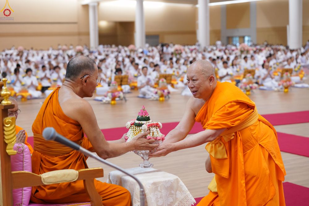 ภาพ No.343255:วันที่ 16 สิงหาคม พ.ศ.2569 พิธีมุทิตาสักการะพระราชาคณะ ณ ห้องแก้วสารพัดนึก 2 วัดพระธรรมกาย