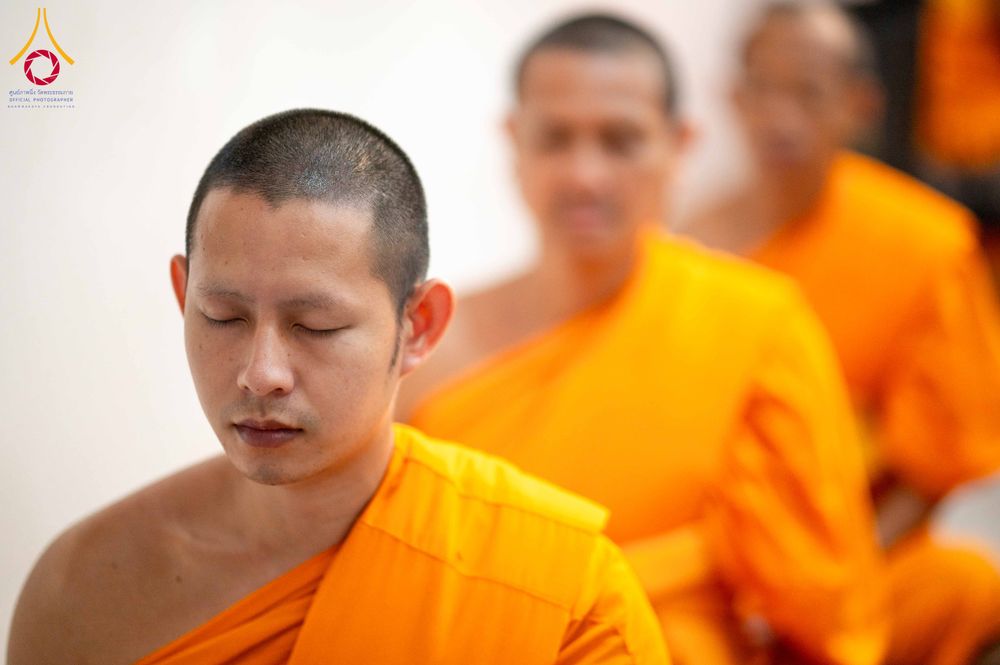 ภาพ No.297274:วันที่ 15 มกราคม พ.ศ.2569 พระธรรมยาตราปฏิบัติธรรมและถ่ายภาพหมู่ประวัติศาสตร์ อนุสรณ์สถานลำดับที่ 4 สถานที่เกิดด้วยกายธรรม  ณ วัดโบสถ์บน ต.บางคูเวียง จ.นนทบุรี ในโครงการธรรมยาตรา กตัญญูบูชา มหาปูชนียาจารย์ พระมงคลเทพมุนี(สด จนฺทสโร) พระผู้ปราบมาร อนุสรณ์ส