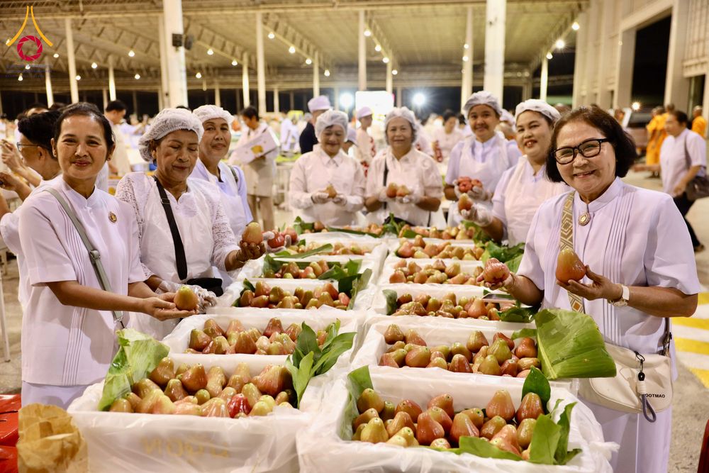 ภาพ No.287234:วันที่ 3 มกราคม พ.ศ.2569 พิธีถวายภัตตาหารเป็นสังฆทาน แด่พระธรรมยาตรา ณ วัดพระธรรมกาย  จังหวัดปทุมธานี ในโครงการธรรมยาตรา กตัญญูบูชา มหาปูชนียาจารย์ พระมงคลเทพมุนี(สด จนฺทสโร) พระผู้ปราบมาร อนุสรณ์สถาน 7 แห่ง ปีที่ 14