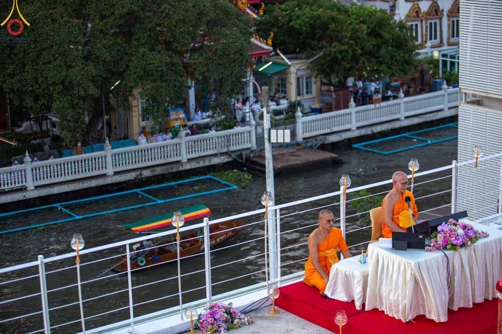 ภาพ No.201611:พิธีจุดประทีปถวายเป็นพุทธบูชา และบูชาธรรมมหาปูชนียาจารย์ ณ อาคารธรรมยาตรา กตัญญูบูชามหาปูชนียาจารย์ ตรงข้ามวัดปากน้ำภาษีเจริญ จ.กรุงเทพมหานคร ในโครงการธรรมยาตรา กตัญญูบูชา มหาปูชนียาจารย์ พระมงคลเทพมุนี(สด จนฺทสโร) พระผู้ปราบมาร อนุสรณ์สถาน 7 แห่ง