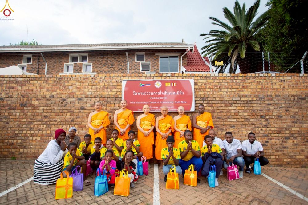 ภาพ No.255214:วันที่ 12 ตุลาคม พ.ศ. 2568 พิธีทอดกฐินสามัคคีสร้างทุกสิ่ง วัดพระธรรมกายโจฮันเนสเบิร์ก  ประเทศสาธารณรัฐแอฟริกาใต้