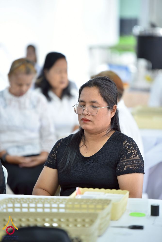 ภาพ No.267600:วันที่ 7 พฤศจิกายน พ.ศ. 2568 พสกนิกรอำเภอคลองหลวง รวมใจบำเพ็ญกุศลปัณรสมวาร (15 วัน) อุทิศถวายเป็นพระราชกุศลแด่ “สมเด็จพระพันปีหลวง” ณ วัดพระธรรมกาย