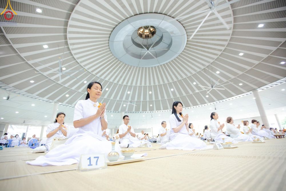 ภาพ No.169807:พิธีถวายภัตตาหารเมนูสวรรค์ "เพื่อการบรรลุธรรม" เนื่องในวันลอยกระทง (ขึ้น 15 ค่ำ เดือน 12) วันศุกร์ที่ 15 พฤศจิกายน พ.ศ. 2567 ณ หอฉันคุณยายอาจารย์ฯ วัดพระธรรมกาย