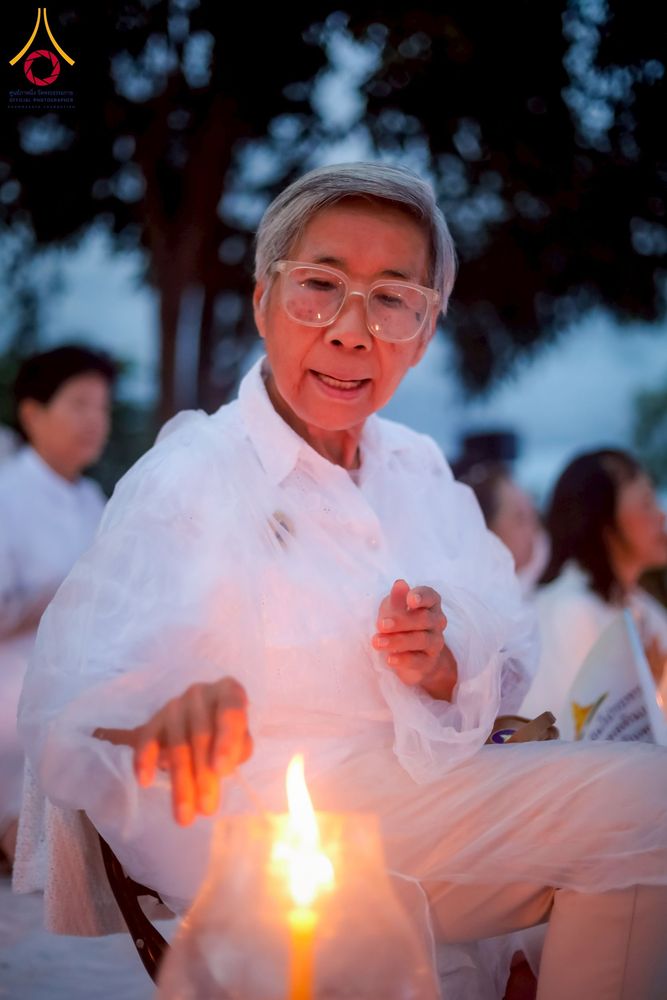 ภาพ No.261925:วันที่ 14 ตุลาคม พ.ศ. 2568 พิธีกลั่นแผ่นดิน โปรยทรายตอกเสาเข็มมหามงคลต้นแรก  สร้างองค์พระเจดีย์และจุดประทีปถวายเป็นพุทธบูชา ณ ศูนย์ปฏิบัติธรรมชัยนาท ต.ธรรมามูล อ.ชัยนาท จ.ชัยนาท