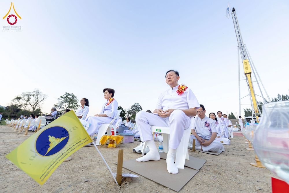 ภาพ No.275126:วันอาทิตย์ที่ 30 พฤศจิกายน พ.ศ. 2568 พิธีตอกเสาเข็ม "สร้างองค์พระเจดีย์เพื่อสร้างสันติภาพโลก" ต้นสุดท้าย ณ ศูนย์ปฏิบัติธรรมระยอง (บ้านช่องลม)