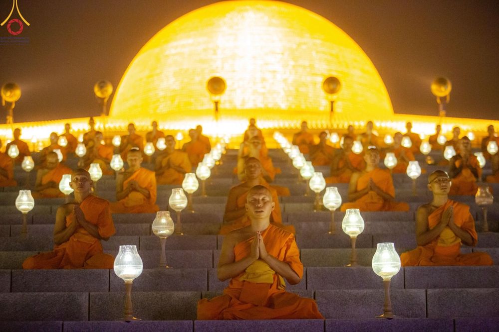 ภาพ No.279272:พิธีจุดวิสาขประทีป พิธีเวียนประทักษิณ ในวันวิสาขบูชา พุธที่ 22 พฤษภาคม พ.ศ. 2567 ( วันพระขึ้น 15 ค่ำ เดือน 6 ) ณ ลานธรรม พระมหาธรรมกายเจดีย์ วัดพระธรรมกาย จ.ปทุมธานี