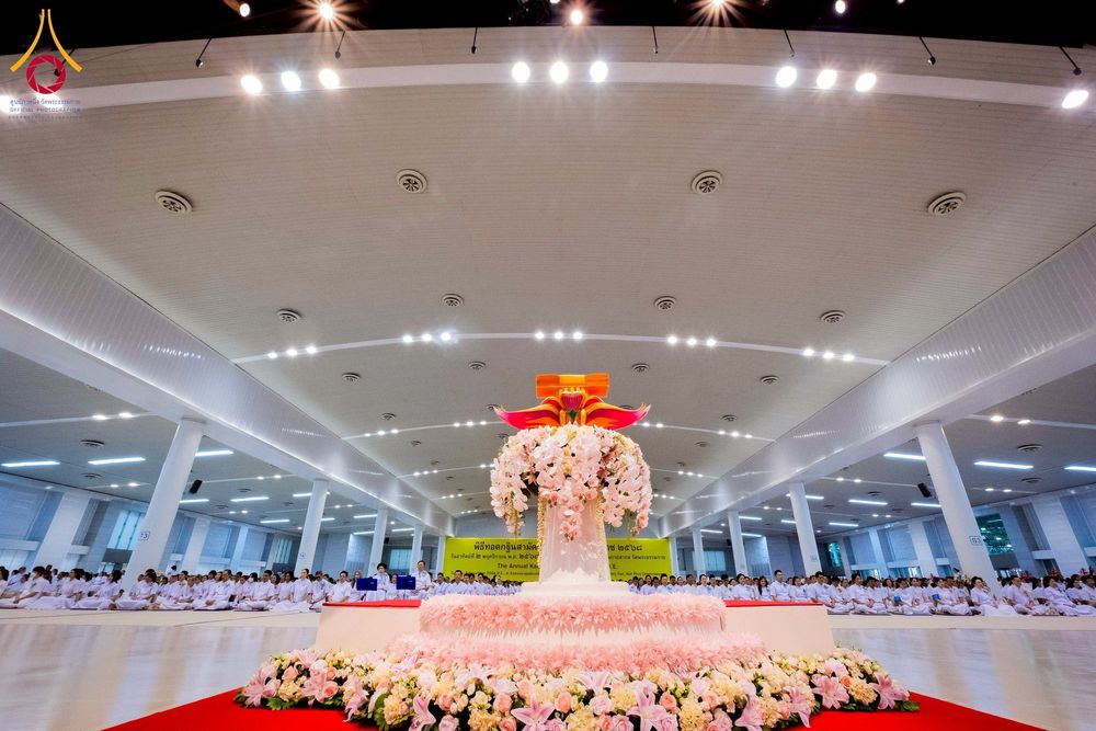 ภาพ No.264339:วันอาทิตย์ที่ 2 พฤศจิกายน พ.ศ. 2568 พิธีบูชาข้าวพระ ณ สภาธรรมกายสากล วัดพระธรรมกาย