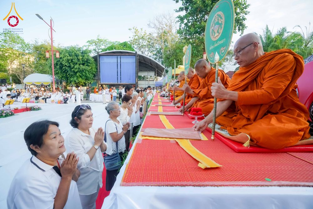 ภาพ No.313869:วันอาทิตย์ที่ 14 มีนาคม พ.ศ. 2569 ทำบุญเมืองหาดใหญ่ตักบาตรพระ 1,109 รูป เติมบุญใหญ่ หลังวิกฤตมหาอุทกภัย ณ ซุ้มประตูไชน่าทาวน์ ถนนศุภสารรังสรรค์ อ.หาดใหญ่ จ.สงขลา