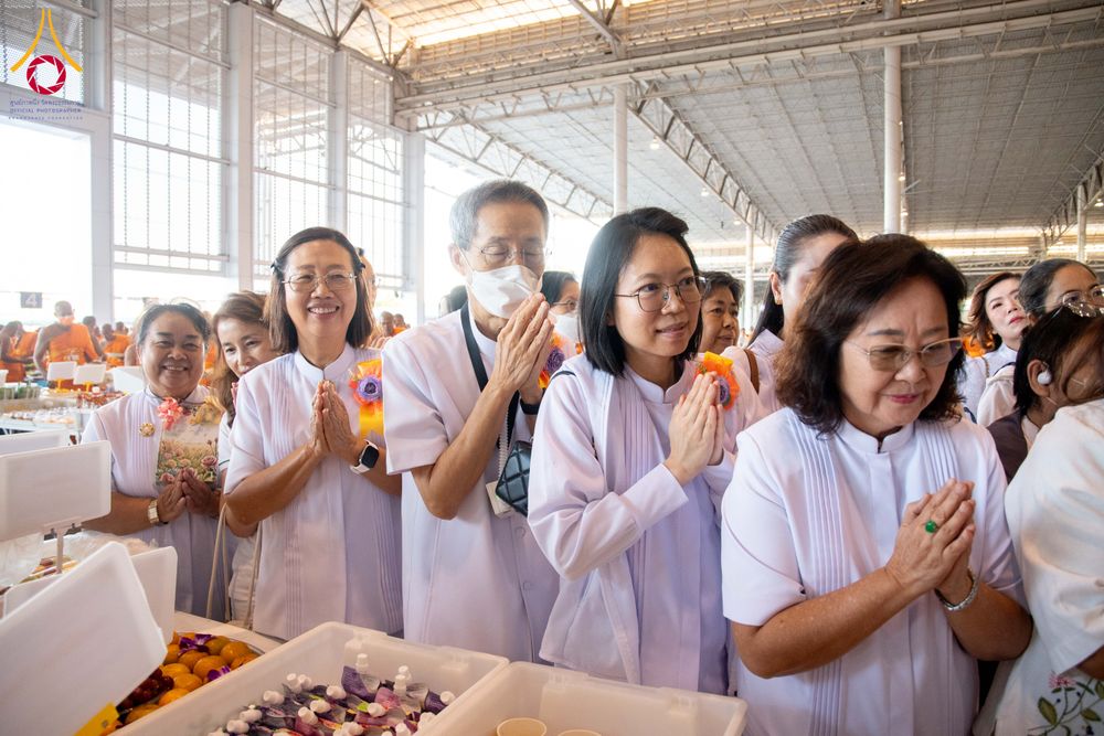 ภาพ No.287338:วันที่ 3 มกราคม พ.ศ.2569 พิธีถวายภัตตาหารเป็นสังฆทาน แด่พระธรรมยาตรา ณ วัดพระธรรมกาย  จังหวัดปทุมธานี ในโครงการธรรมยาตรา กตัญญูบูชา มหาปูชนียาจารย์ พระมงคลเทพมุนี(สด จนฺทสโร) พระผู้ปราบมาร อนุสรณ์สถาน 7 แห่ง ปีที่ 14