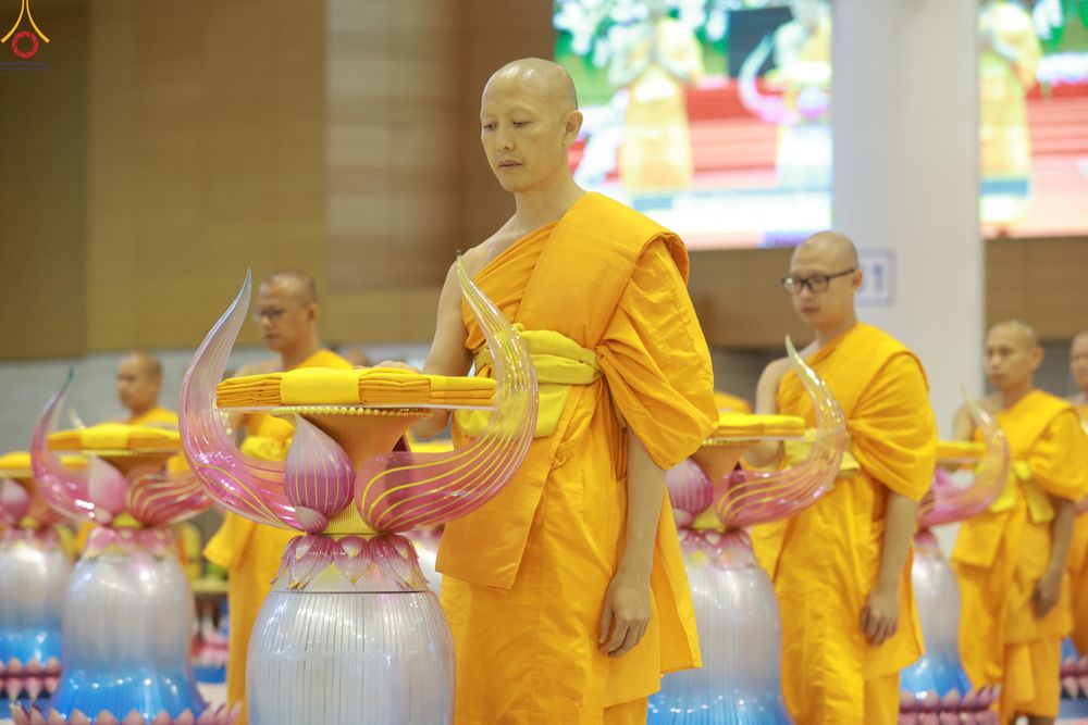 ภาพ No.318609:วันอาทิตย์ต้นเดือนที่ 5 เมษายน พ.ศ.2569 พิธีทอดผ้าป่าสมทบมหาสังฆทาน 40,000 กว่าวัดทั่วประเทศ ณ สภาธรรมกายสากล วัดพระธรรมกาย