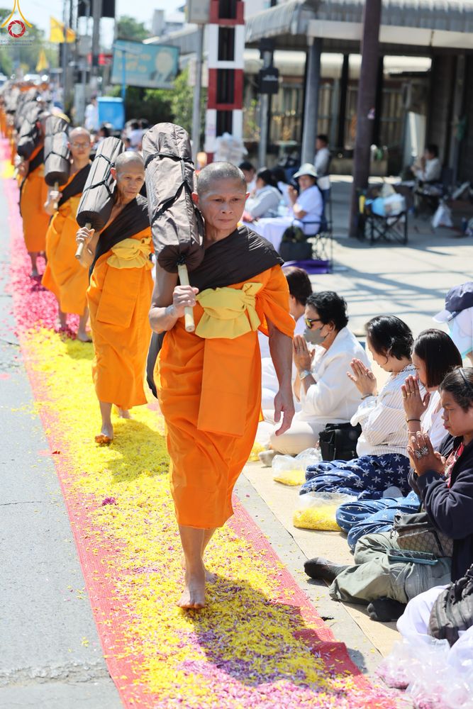 ภาพ No.304258:วันที่ 25 มกราคม พ.ศ. 2569 พิธีต้อนรับพระธรรมยาตรา  รร.สามัคคีราษฏร์บำรุง-วัดพระธรรมกาย ในโครงการธรรมยาตรา กตัญญูบูชา มหาปูชนียาจารย์ พระมงคลเทพมุนี(สด จนฺทสโร) พระผู้ปราบมาร อนุสรณ์สถาน 7 แห่ง ปีที่ 14
