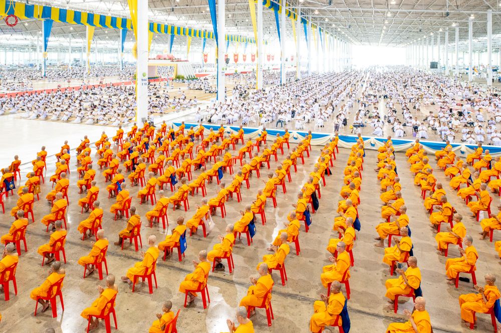 ภาพ No.328096:วันอาทิตย์ต้นเดือนที่ 3 พฤษภาคม พ.ศ.2569 พิธีบูชาข้าวพระ ณ วัดพระธรรมกาย