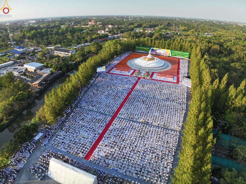 ภาพ No.291946:วันที่ 10 มกราคม พ.ศ. 2569 พิธีจุดประทีปถวายเป็นพุทธบูชา และบูชาธรรมมหาปูชนียาจารย์  ณ อนุสรณ์สถานคลองบางนางแท่น อ.สามพราน จ.นครปฐม ในโครงการธรรมยาตรา กตัญญูบูชา มหาปูชนียาจารย์ พระมงคลเทพมุนี(สด จนฺทสโร) พระผู้ปราบมาร อนุสรณ์สถาน 7 แห่ง ปีที่ 14