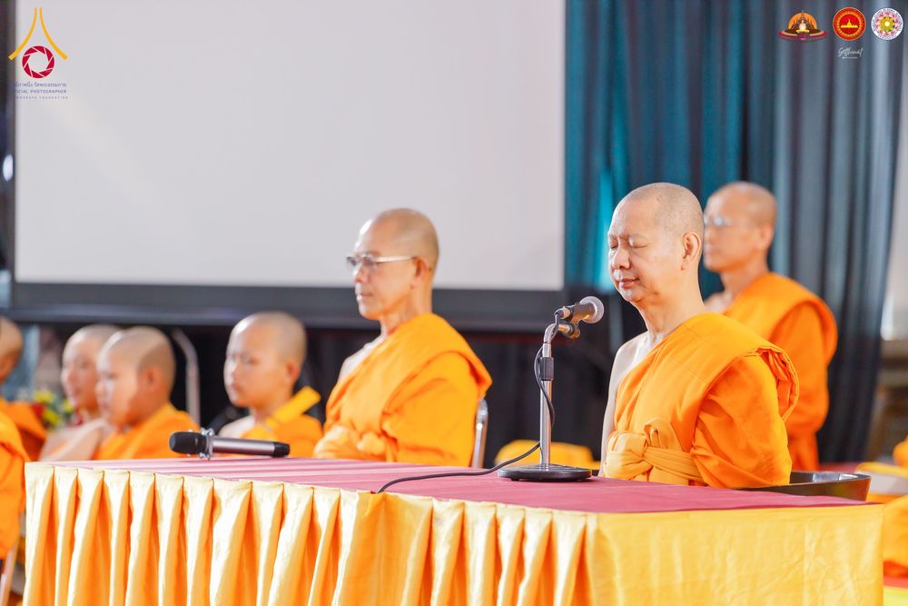 ภาพ No.283509:วันอาทิตย์ที่ 21 ธันวาคม  2568 พิธีบิณฑบาตฉลองสามเณรใหม่ ประเทศอินโดนีเซีย