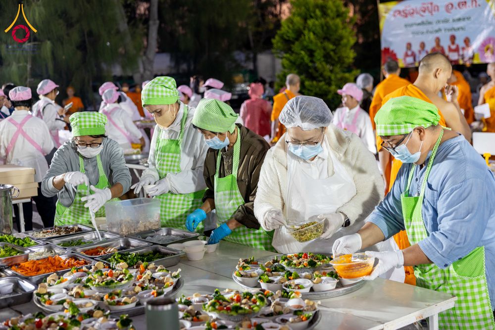 ภาพ No.292538:วันที่ 12 มกราคม พ.ศ. 2569 พิธีถวายภัตตาหารเป็นสังฆทาน แด่พระธรรมยาตรา ณ อนุสรณ์สถานมหาวิหารพระมงคลเทพมุนี (โลตัสแลนด์) อ.สองพี่น้อง จ.สุพรรณบุรี ในโครงการธรรมยาตรา กตัญญูบูชา มหาปูชนียาจารย์ พระมงคลเทพมุนี(สด จนฺทสโร) พระผู้ปราบมาร อนุสรณ์สถาน 7 แห่ง ปี