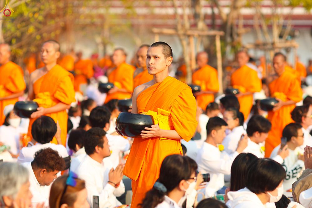 ภาพ No.294461:วันที่ 14 มกราคม พ.ศ. 2569 พิธีตักบาตรพระธรรมยาตรา ณ วัดสองพี่น้อง ต.ต้นตาล อ.สองพี่น้อง จ.สุพรรณบุรี ในโครงการธรรมยาตรา กตัญญูบูชา มหาปูชนียาจารย์ พระมงคลเทพมุนี(สด จนฺทสโร) พระผู้ปราบมาร อนุสรณ์สถาน 7 แห่ง ปีที่ 14