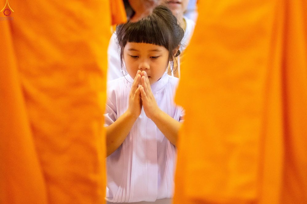 ภาพ No.337649:วันอาทิตย์ต้นเดือน 5 กรกฎาคม พ.ศ.2569 พิธีตักบาตรข้าวสารอาหารแห้ง  ณ บ้านแก้วเรือนทองคุณยายฯ วัดพระธรรมกาย