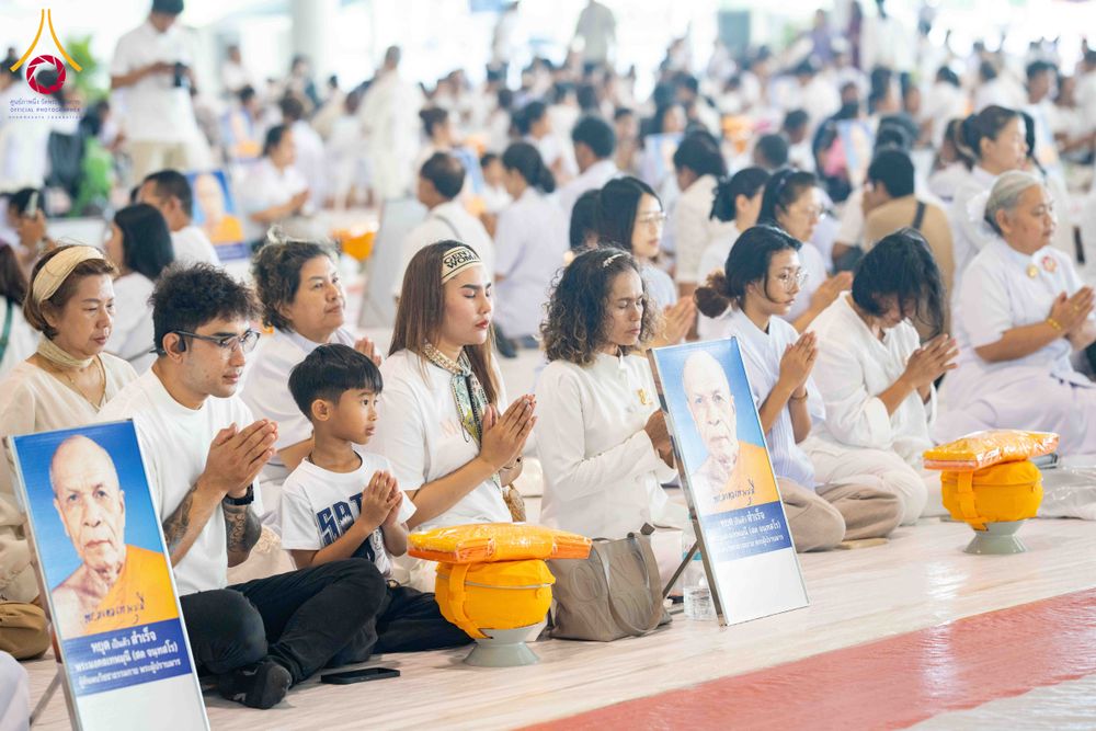 ภาพ No.319429:วันเสาร์ที่ 4 เมษายน พ.ศ.2569 พิธีขอขมา มอบผ้าไตร และถวายบาตรแด่นาคธรรมทายาท ในโครงการบรรพชาสามเณรฟื้นฟูพระพุทธศาสนาทั่วไทย โครงการหน่อแก้วเปรียญธรรม รุ่นที่ 14 โครงการสามเณรยุวธรรมทายาท รุ่นที่ 34 โครงการสามเณรมัชฌิมธรรมทายาท รุ่นที่ 30 ณ สภาธรรมกายสากล