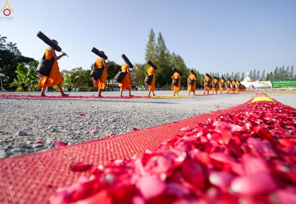 ภาพ No.290482:วันที่ 7 มกราคม พ.ศ. 2569 พิธีต้อนรับพระธรรมยาตรา ณ อนุสรณ์สถานลำดับที่ 2  สถานที่ตั้งมโนปณิธานบวชตลอดชีวิต อนุสรณ์สถานคลองบางนางแท่น (ภาพชุดที่ 2) อ.สามพราน จ.นครปฐม ในโครงการธรรมยาตรา กตัญญูบูชา มหาปูชนียาจารย์ พระมงคลเทพมุนี(สด จนฺทสโร) พระผู้ปราบมาร 