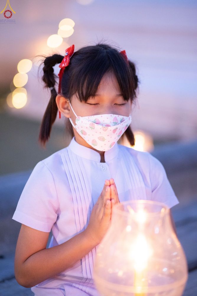 ภาพ No.73445:พิธีจุดประทีปถวายเป็นพุทธบูชา และบูชาธรรมมหาปูชนียาจารย์ ในโครงการธรรมยาตรากตัญญูบูชา มหาปูชนียาจารย์ พระมงคลเทพมุนี(สด จนฺทสโร) พระผู้ปราบมาร ปีที่ 11 ณ อนุสรณ์สถานลำดับที่ 4 สถานที่เกิดด้วยกายธรรม วัดโบสถ์ (บน) บางคูเวียง อ.บางกรวย จ.นนทบุรี วันที่ 21 