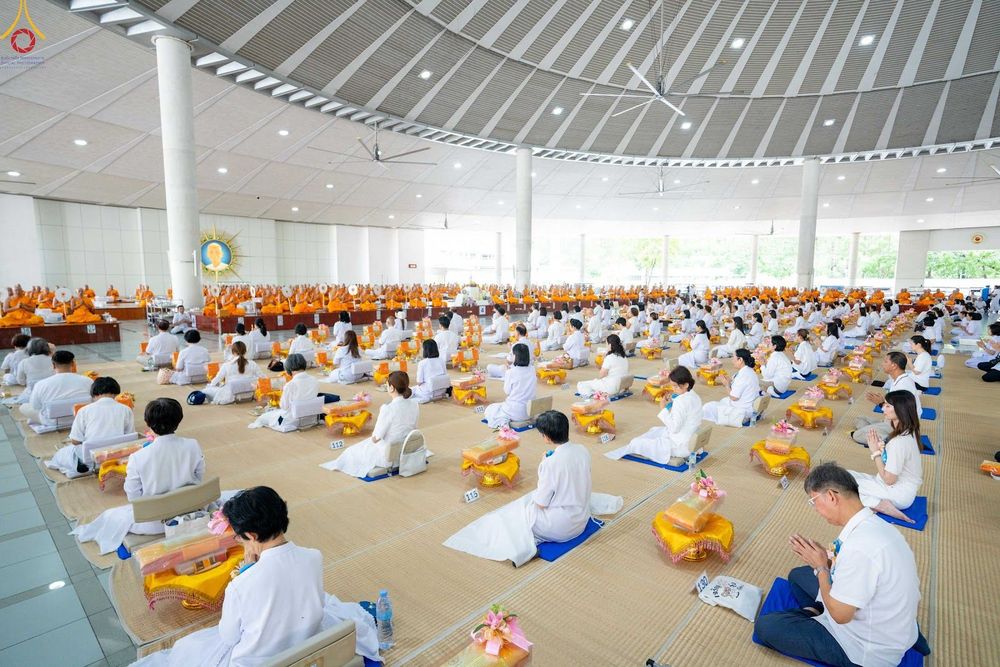 ภาพ No.348258:วันที่ 10 กันยายน พ.ศ.2569 พิธีสวดพระพุทธมนต์ และถวายภัตตาหารเป็นสังฆทาน เนื่องในวันครบ 26 ปี วันคล้ายละสังขาร คุณยายอาจารย์มหารัตนอุบาสิกาจันทร์ ขนนกยูง ณ หอฉันคุณยายอาจารย์ฯ วัดพระธรรมกาย