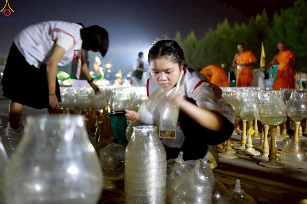 ภาพ No.306612:ภาพเบื้องหลังอาสาสมัครรวมใจ ชุดที่ 5 ในโครงการธรรมยาตรา กตัญญูบูชา มหาปูชนียาจารย์ พระมงคลเทพมุนี(สด จนฺทสโร) พระผู้ปราบมาร อนุสรณ์สถาน 7 แห่ง ปีที่ 14