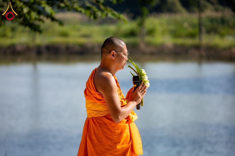 ภาพ No.285710:วันพุธที่ 10 ธันวาคม พ.ศ.2568  พิธีตอกเสาเข็มมงคลต้นสุดท้าย รองรับองค์พระเจดีย์เพื่อสร้างสันติภาพโลก ณ ศูนย์ปฏิบัติธรรมและศูนย์อบรมเยาวชน ชัยนาท