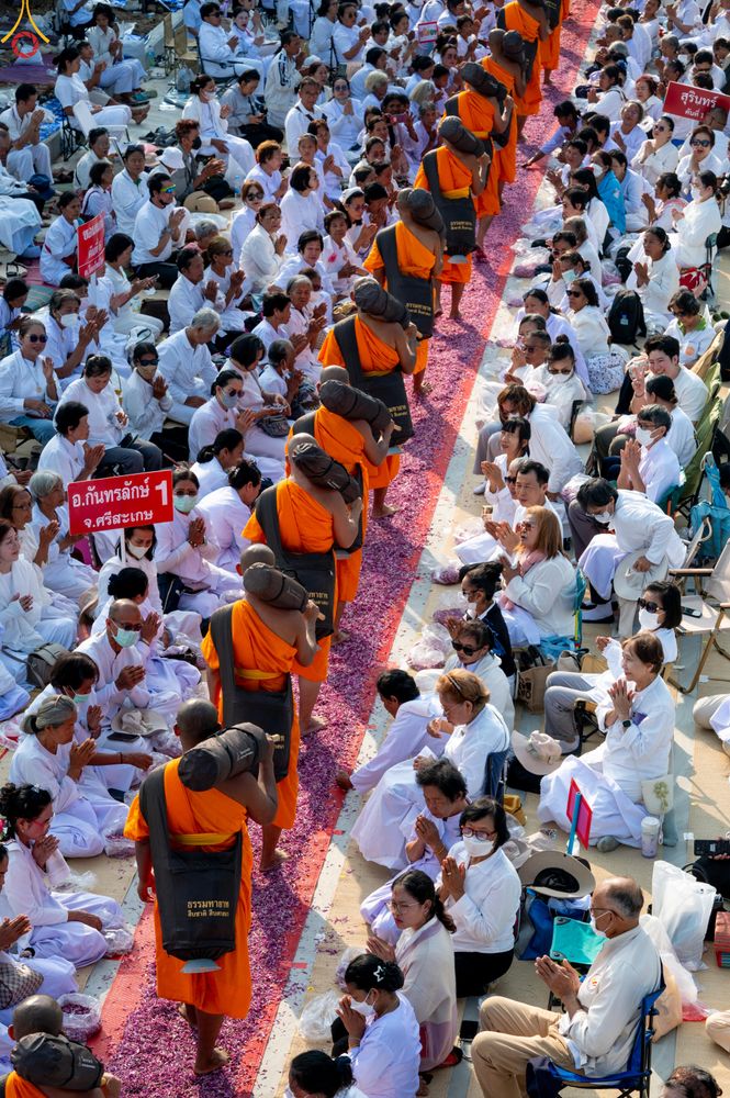 ภาพ No.299732:วันที่ 18 มกราคม พ.ศ. 2569 พิธีต้อนรับพระธรรมยาตรา (ภาพชุดที่ 2) ณ อนุสรณ์สถานลำดับที่ 5  สถานที่เผยแผ่วิชชาธรรมกายครั้งแรก อนุสรณ์สถานบางปลา วัดบางปลา อำเภอบางเลน จังหวัดนครปฐม ในโครงการธรรมยาตรา กตัญญูบูชา มหาปูชนียาจารย์ พระมงคลเทพมุนี(สด จนฺทสโร) พระ