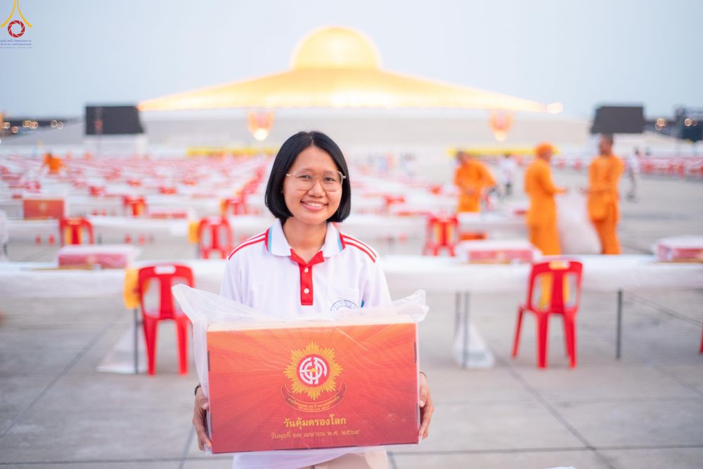 ภาพ No.323150:วันที่ 19 เมษายน พ.ศ.2569 การเรียงกล่องไทยธรรม , เตรียมงานจราจร เพื่องานถวายมหาสังฆทาน 40,000 กว่าวัดทั่วประเทศ วันคุ้มครองโลก 22 เมษายน พ.ศ.2569 วัดพระธรรมกาย