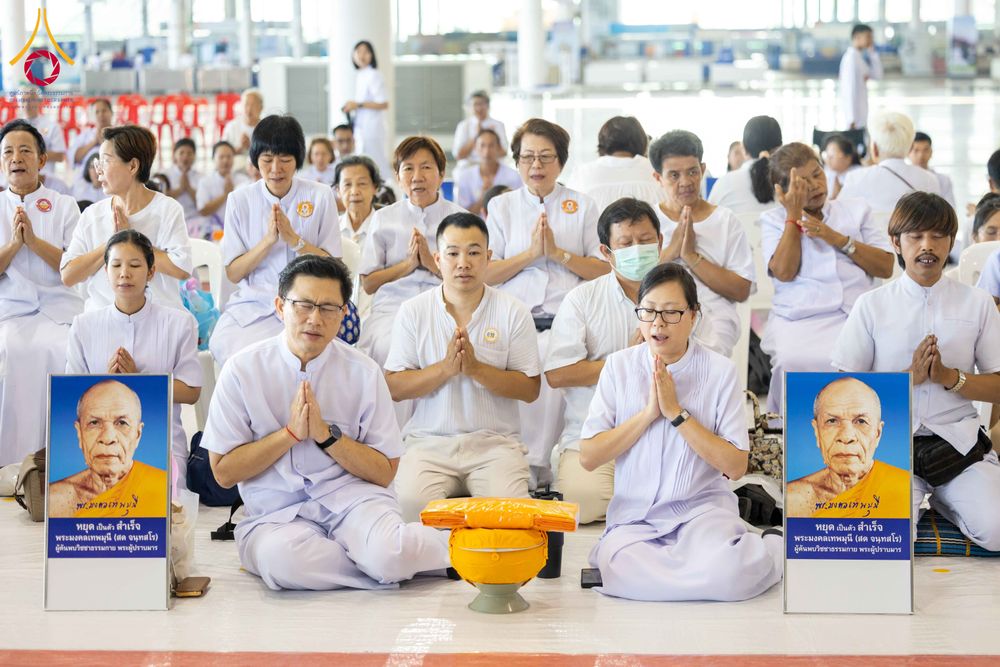 ภาพ No.319430:วันเสาร์ที่ 4 เมษายน พ.ศ.2569 พิธีขอขมา มอบผ้าไตร และถวายบาตรแด่นาคธรรมทายาท ในโครงการบรรพชาสามเณรฟื้นฟูพระพุทธศาสนาทั่วไทย โครงการหน่อแก้วเปรียญธรรม รุ่นที่ 14 โครงการสามเณรยุวธรรมทายาท รุ่นที่ 34 โครงการสามเณรมัชฌิมธรรมทายาท รุ่นที่ 30 ณ สภาธรรมกายสากล