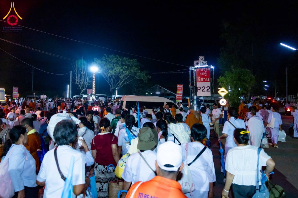 ภาพ No.324569:วันที่ 22 เมษายน พ.ศ.2569 (วันคุ้มครองโลก) บรรยากาศพระสังฆาธิการและสาธุชน การเดินทางกลับ งานถวายมหาสังฆทาน 40,000 กว่าวัดทั่วประเทศ วัดพระธรรมกาย