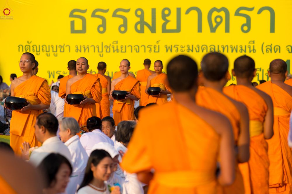 ภาพ No.294459:วันที่ 14 มกราคม พ.ศ. 2569 พิธีตักบาตรพระธรรมยาตรา ณ วัดสองพี่น้อง ต.ต้นตาล อ.สองพี่น้อง จ.สุพรรณบุรี ในโครงการธรรมยาตรา กตัญญูบูชา มหาปูชนียาจารย์ พระมงคลเทพมุนี(สด จนฺทสโร) พระผู้ปราบมาร อนุสรณ์สถาน 7 แห่ง ปีที่ 14
