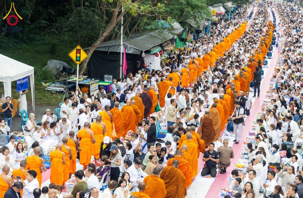 ภาพ No.285949:วันเสาร์ที่ 13 ธันวาคม พ.ศ.2568 พิธีตักบาตรพระภิกษุสามเณร 1,000 รูป ณ บริเวณหน้าอุทยานแห่งชาติเขาใหญ่ อำเภอปากช่อง จ.นครราชสีมา