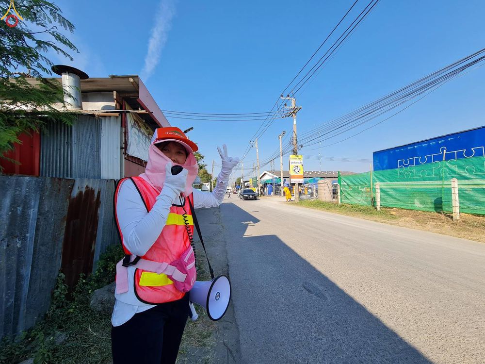 ภาพ No.300603:ภาพเบื้องหลังอาสาสมัครรวมใจ ชุดที่ 3 ในโครงการธรรมยาตรา กตัญญูบูชา มหาปูชนียาจารย์ พระมงคลเทพมุนี(สด จนฺทสโร) พระผู้ปราบมาร อนุสรณ์สถาน 7 แห่ง ปีที่ 14