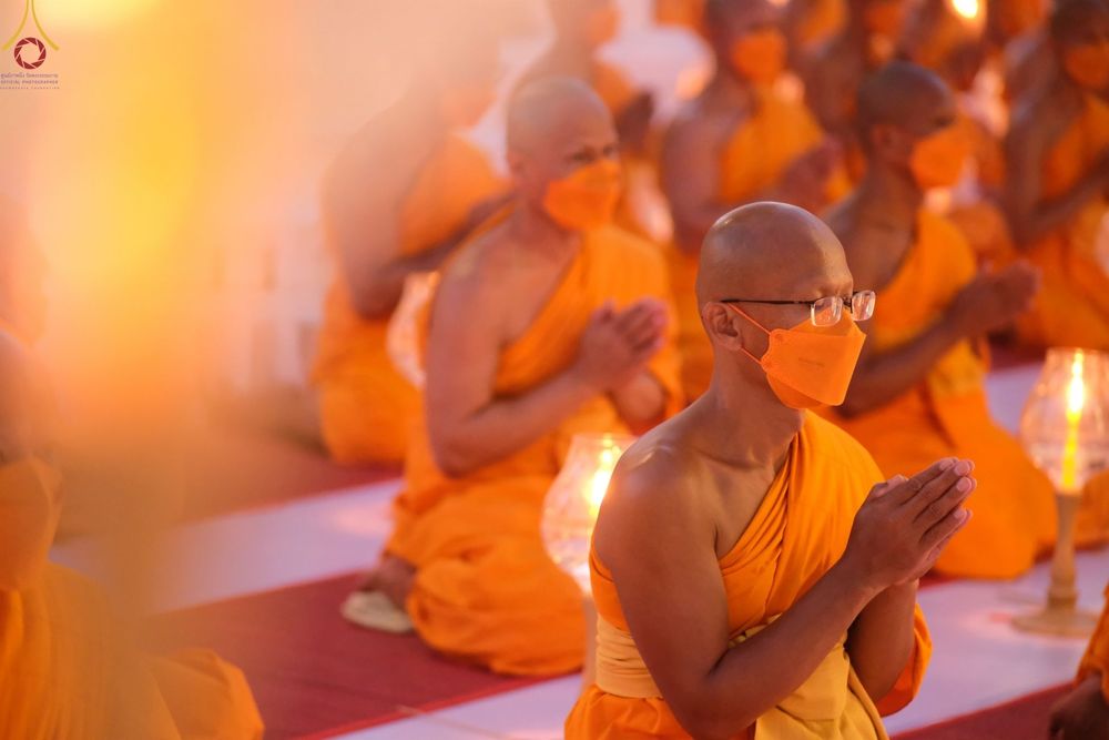 ภาพ No.73304:พิธีจุดประทีปถวายเป็นพุทธบูชา และบูชาธรรมมหาปูชนียาจารย์ ในโครงการธรรมยาตรากตัญญูบูชา มหาปูชนียาจารย์ พระมงคลเทพมุนี(สด จนฺทสโร) พระผู้ปราบมาร ปีที่ 11 ณ อนุสรณ์สถานลำดับที่ 4 สถานที่เกิดด้วยกายธรรม วัดโบสถ์ (บน) บางคูเวียง อ.บางกรวย จ.นนทบุรี วันที่ 21 