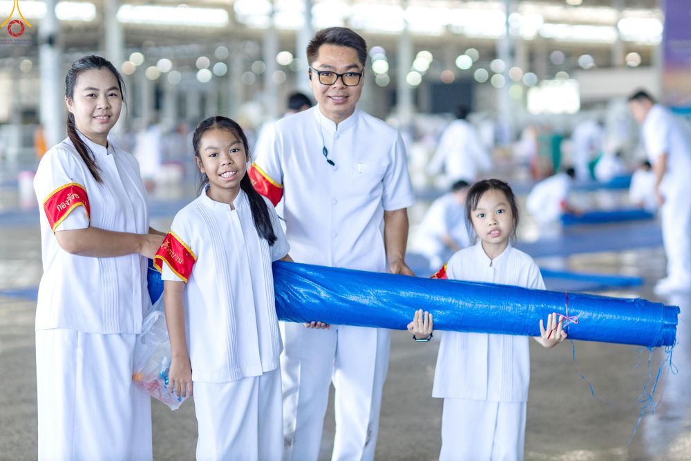 ภาพ No.327973:วันที่ 3 พฤษภาคม พ.ศ.2569 พิธีตักบาตร ข้าวสารอาหารแห้ง ณ บ้านแก้วเรือนทองคุณยายอาจารย์ฯ วัดพระธรรมกาย