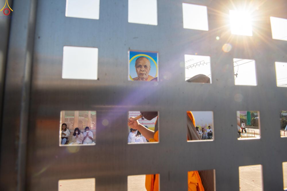 ภาพ No.290480:วันที่ 7 มกราคม พ.ศ. 2569 พิธีต้อนรับพระธรรมยาตรา ณ อนุสรณ์สถานลำดับที่ 2  สถานที่ตั้งมโนปณิธานบวชตลอดชีวิต อนุสรณ์สถานคลองบางนางแท่น (ภาพชุดที่ 2) อ.สามพราน จ.นครปฐม ในโครงการธรรมยาตรา กตัญญูบูชา มหาปูชนียาจารย์ พระมงคลเทพมุนี(สด จนฺทสโร) พระผู้ปราบมาร 