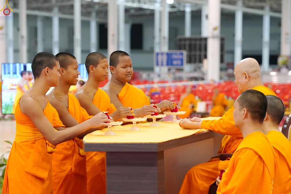 ภาพ No.339003:วันอาทิตย์ที่ 12 กรกฎาคม พ.ศ.2569 พิธีมุทิตาผู้สอบได้เปรียญธรรม ประโยค 1-2 ถึง ป.ธ.9 และ บ.ศ.1-2 ถึง บ.ศ.6 สำนักศาสนศึกษาวัดพระธรรมกาย ประจำปี 2569, พิธีมอบตราตั้งแต่งตั้งอาจารย์ใหญ่ สำนักศาสนศึกษาวัดพระธรรมกาย