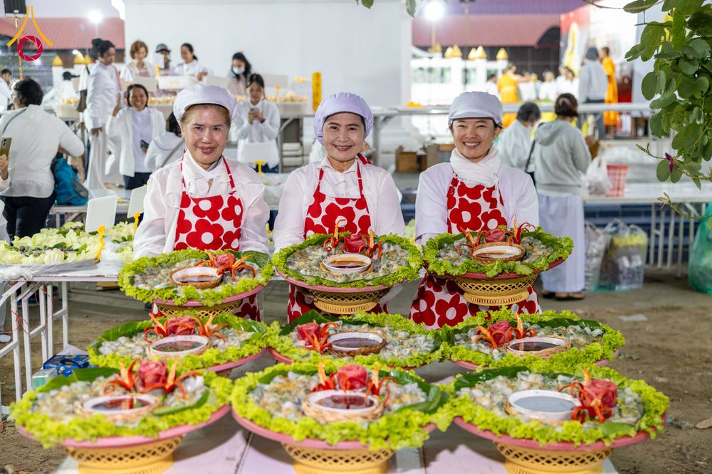 ภาพ No.293761:วันที่ 14 มกราคม พ.ศ. 2569  พิธีถวายภัตตาหารเป็นสังฆทาน แด่พระธรรมยาตรา  ณ วัดสองพี่น้อง ต.ต้นตาล อ.สองพี่น้อง จ.สุพรรณบุรี  ในโครงการธรรมยาตรา กตัญญูบูชา มหาปูชนียาจารย์  พระมงคลเทพมุนี(สด จนฺทสโร) พระผู้ปราบมาร  อนุสรณ์สถาน 7 แห่ง ปีที่ 14