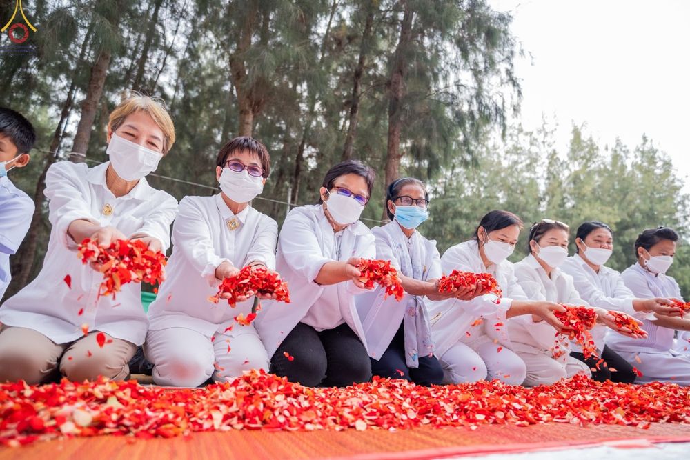 ภาพ No.69043:พิธีต้อนรับพระธรรมยาตรา ในโครงการธรรมยาตรากตัญญูบูชา มหาปูชนียาจารย์ พระมงคลเทพมุนี(สด จนฺทสโร) พระผู้ปราบมาร อนุสรณ์สถาน 7 แห่ง ปีที่ 11 วันที่ 3 มกราคม พ.ศ. 2566 ณ อนุสรณ์สถานมหาวิหารพระมงคลเทพมุนี จ.สุพรรณบุรี