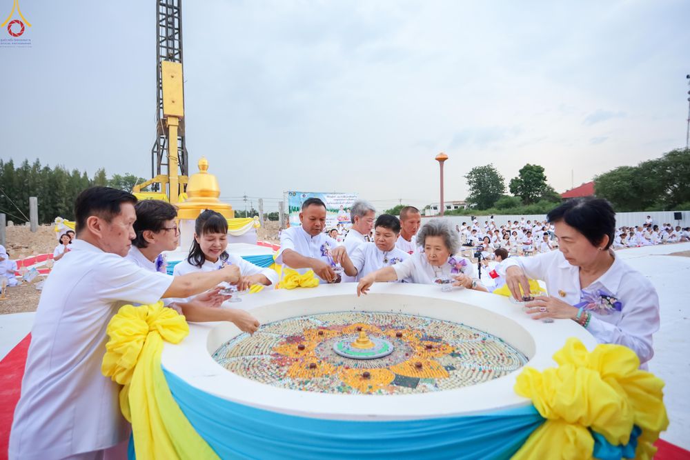 ภาพ No.339472:วันอังคารที่ 14  กรกฎาคม 2569 พิธีทอดผ้าป่าและพิธีตอกเสาเข็มมงคลต้นสุดท้าย องค์พระเจดีย์เพื่อสร้างสันติภาพโลก  ณ ธุดงคสถานพัฒนานิคม อ.พัฒนาพิคม จ.ลพบุรี
