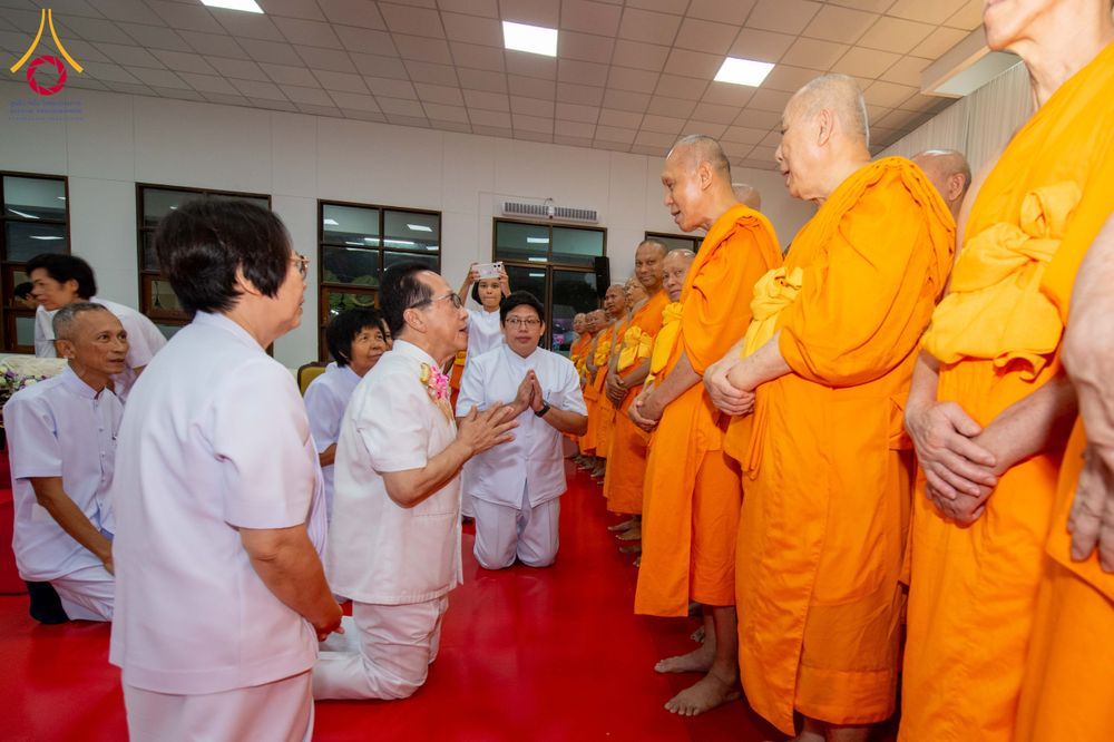 ภาพ No.315386:วันอังคารที่ 24 มีนาคม พ.ศ. 2569 พิธีบำเพ็ญกุศล คุณพ่อณรงค์ จินตมากุล  สิริอายุ 99 ปี 11 เดือน โยมบิดา พระครูปลัดรัตนวีรวัฒน์ (รังสฤษดิ์ อิทฺธิจินตโก) ที่ปรึกษาเจ้าคณะจังหวัดปทุมธานี เจ้าอาวาสวัดพระธรรมกาย  ณ ห้องปลูกศรัทธา 2 วัดพระธรรมกาย ปทุมธานี